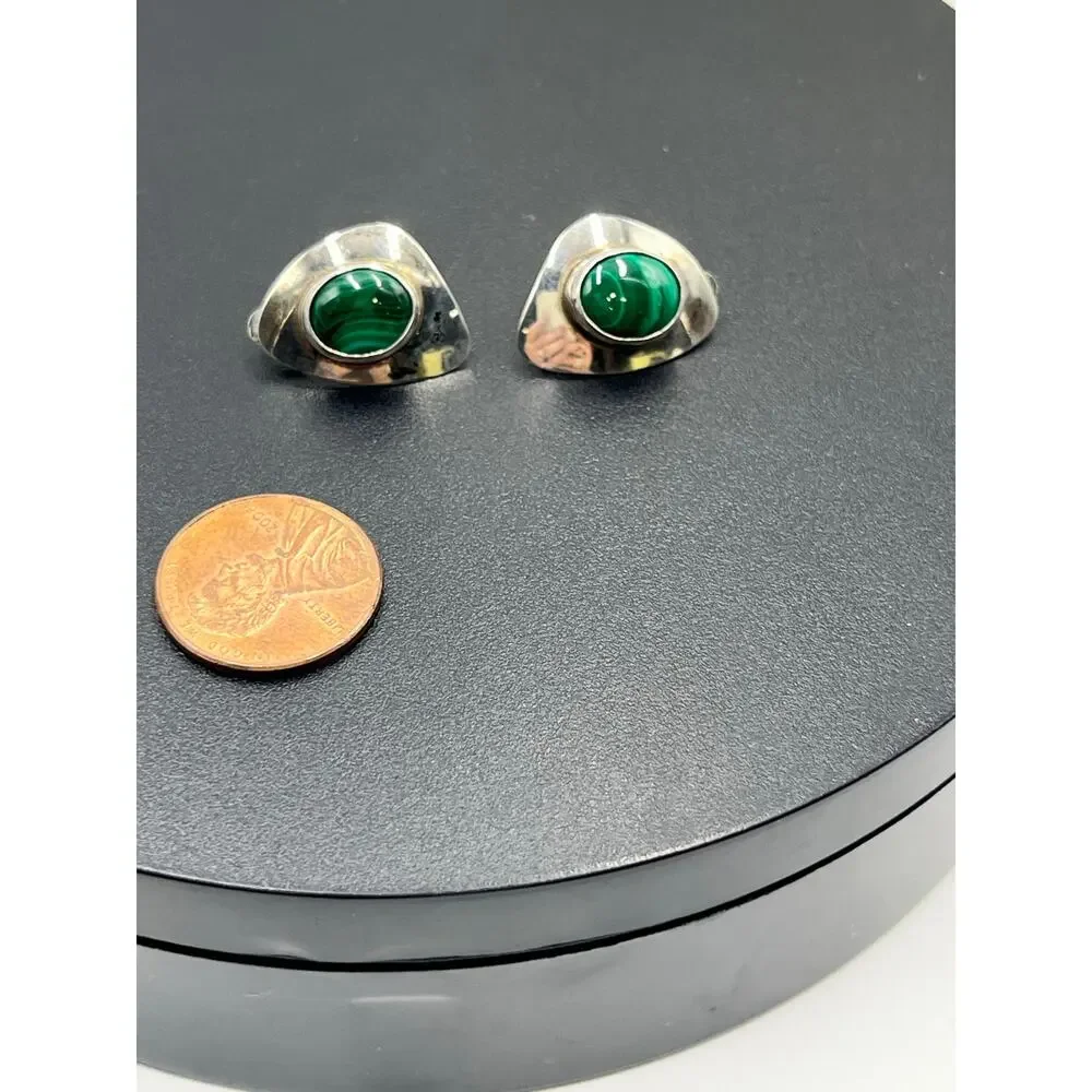 Sterling Silver Vintage Bezel Vibrant Green Malachite Cabochon Clip‎ On Earrings